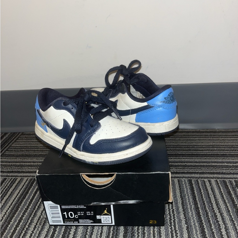 Jordan Kids Sneakers in Navy and White